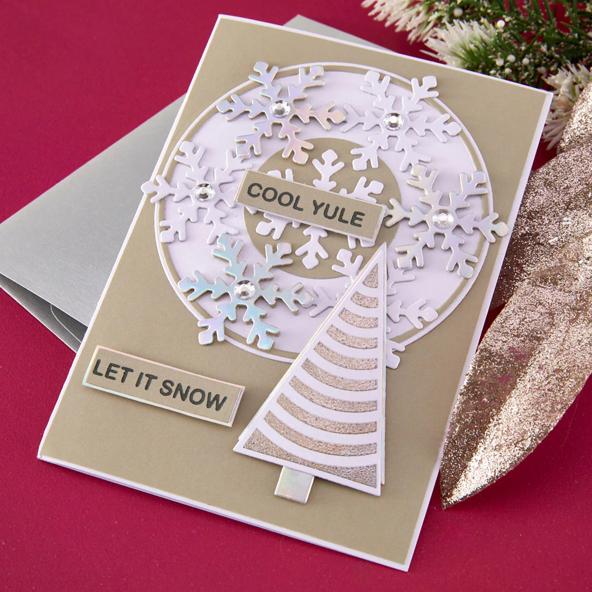 Spellbinders - Snowflake Wreath Etched Dies by Lisa Horton - S5-763